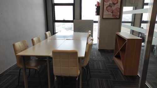 望京华彩大厦 精装修带家具 到顶隔间 地铁上建 随时起租出租 办公楼租赁 北京我爱我家