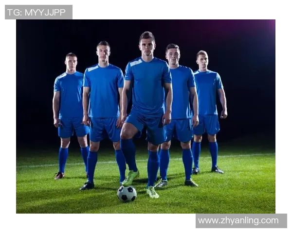 全球足球巨星同框合影展现顶级球技与团队精神的精彩瞬间 全球足球巨星同框合影展现顶级球技与团队精神的精彩瞬间