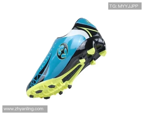 白足球鞋儿童护腿板球星专属装备提升孩子运动表现与安全保护