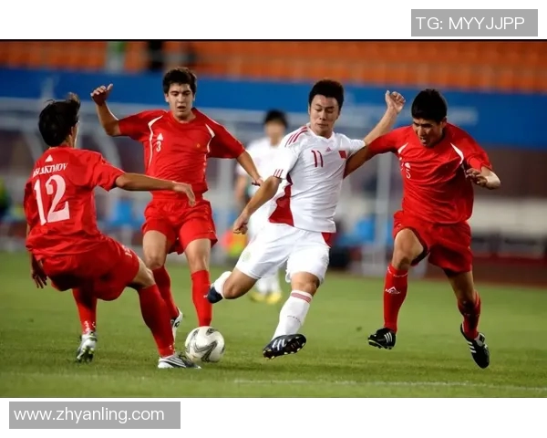 足球当家球星的传奇之路：从崛起到巅峰的辉煌历程解析