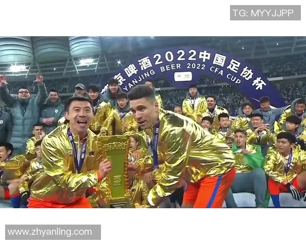 足球巨星与团队荣耀:球员如何带领球队夺得梦寐以求的冠军奖杯 足球巨星与团队荣耀:球员如何带领球队夺得梦寐以求的冠军奖杯